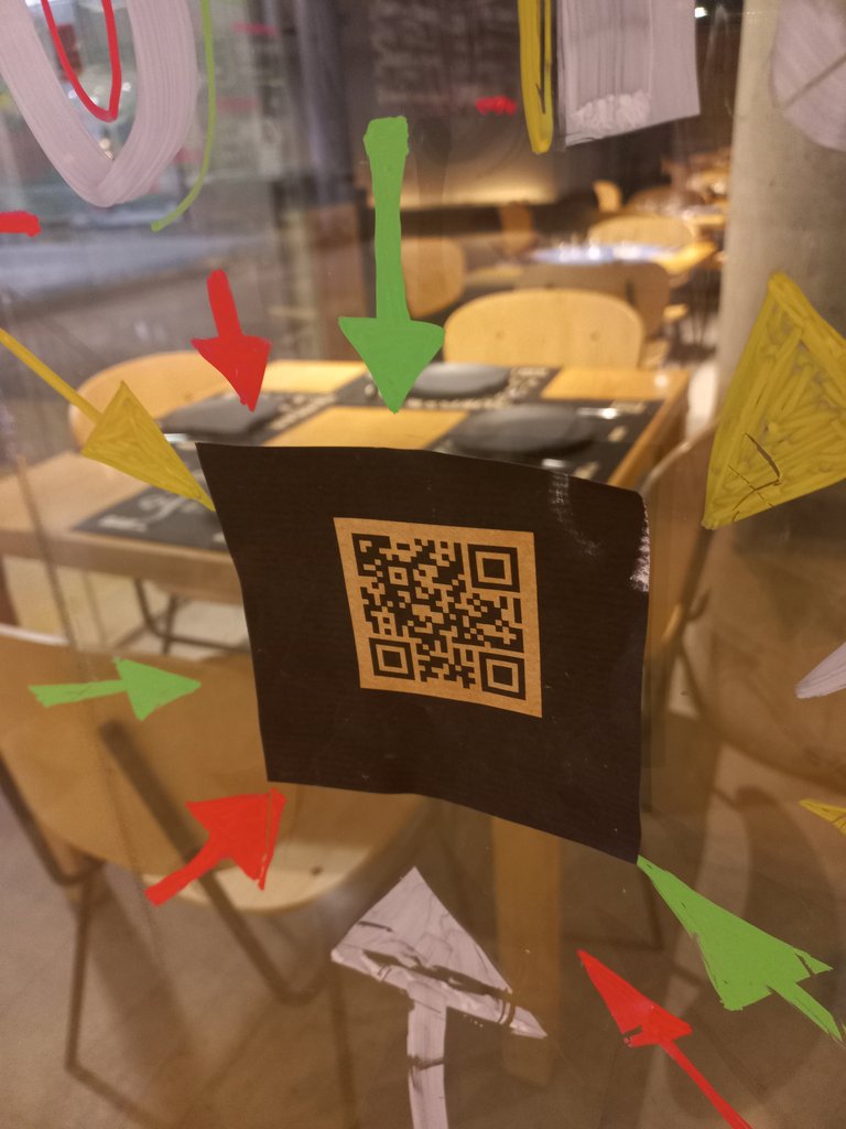 Recursos tecnològics per accedir a la informació d'interès a través de dispositius Smartphone.