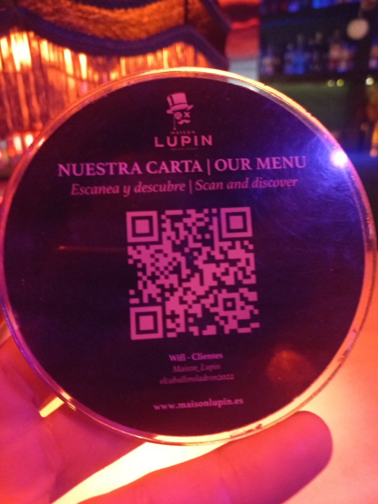 Sistema d'accés a la informació d'interès a través de QR