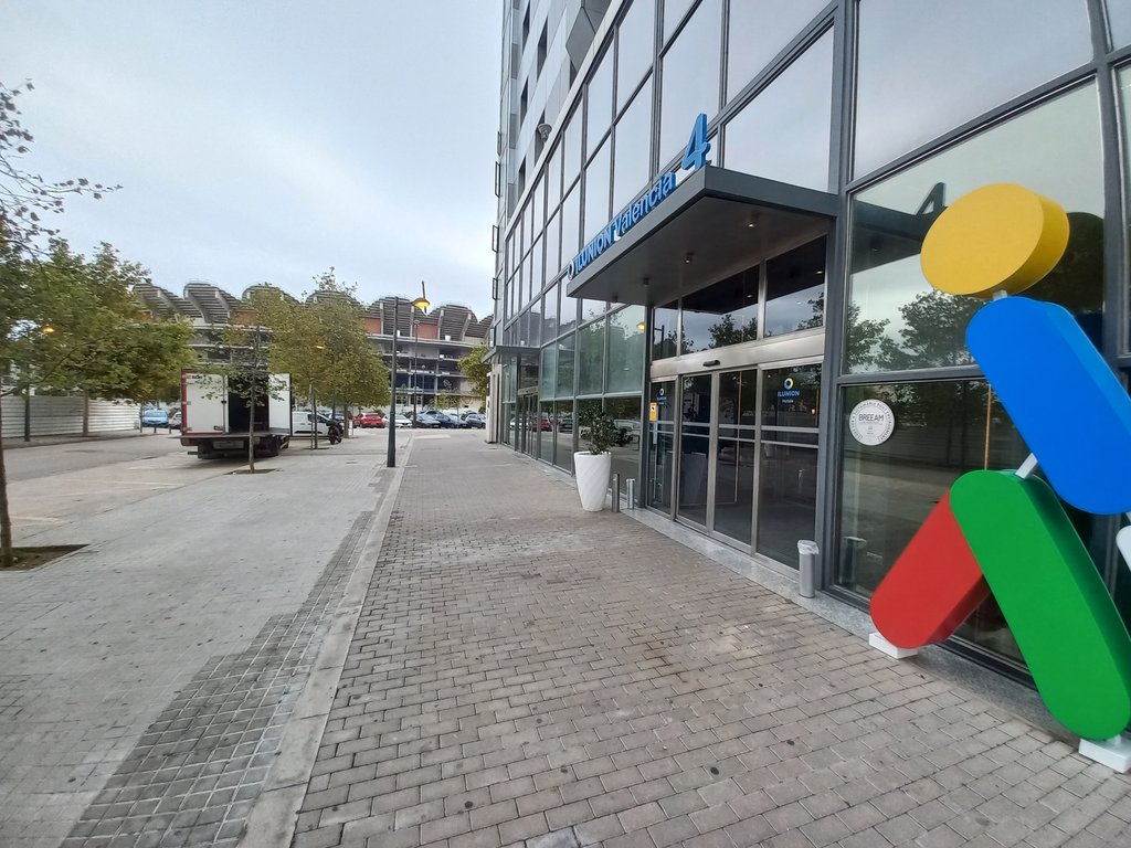 Recorregut d'aproximació ampli i lliure d'obstacles.