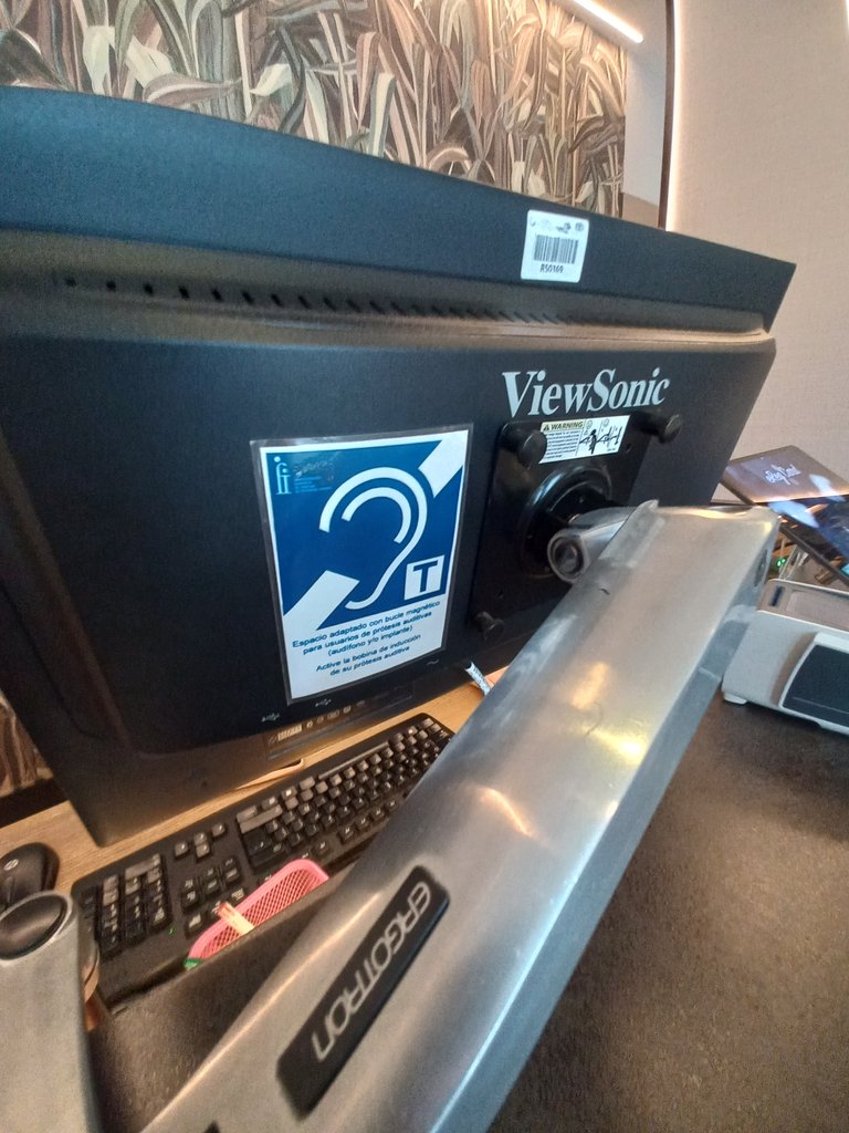 Disponibilitat de bucle magnètic a la zona de recepció.