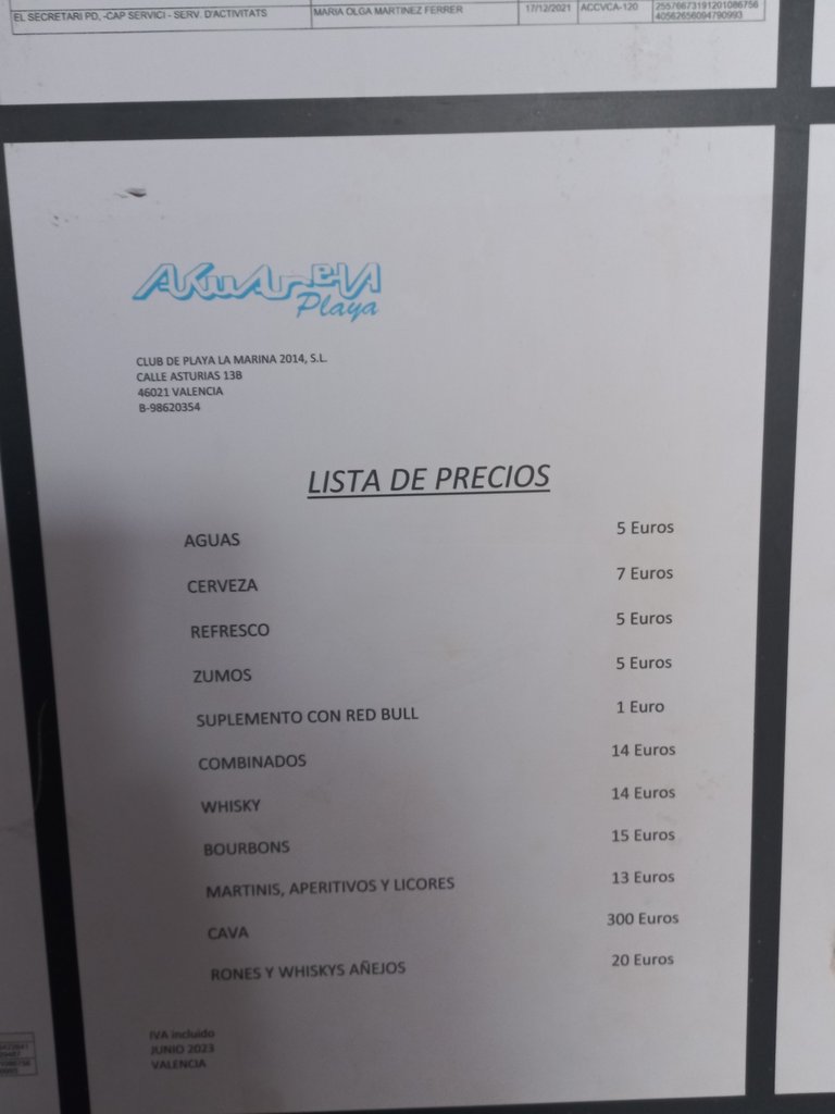 Information of interest contrasted with the background color and appropriately sized for reading distance.