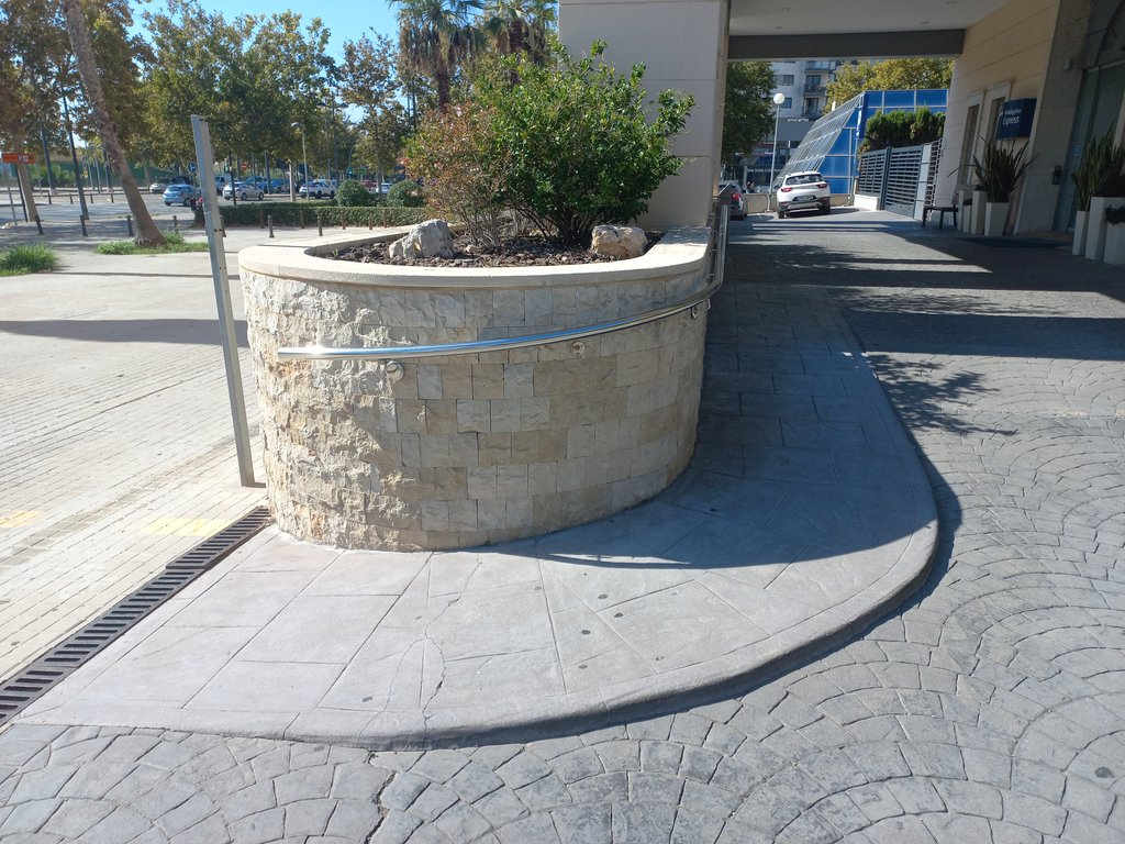 Acceso con soluciones técnicas para superar desniveles y cambios de cota.