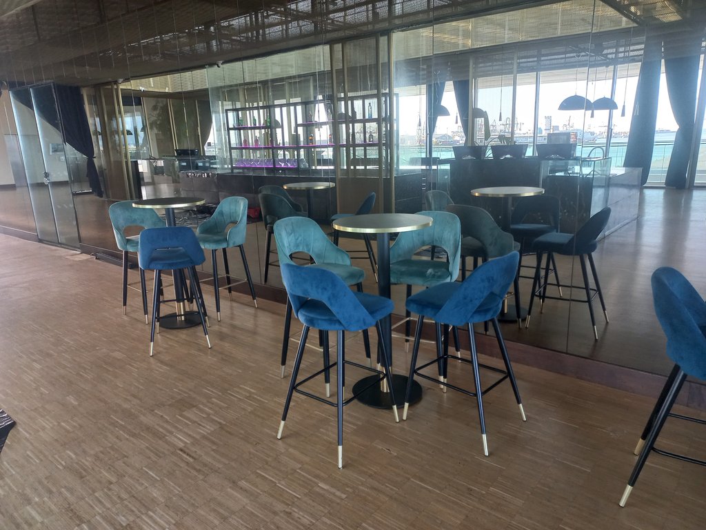 Iluminación homogénea, sin zonas de sombra ni elementos que emitan reflejos ni destellos.