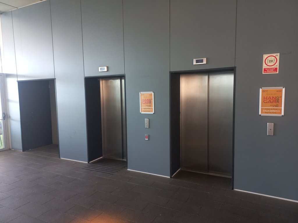 Elevator module contrasted with respect to the vertical parameter and notices through audiovisual information.