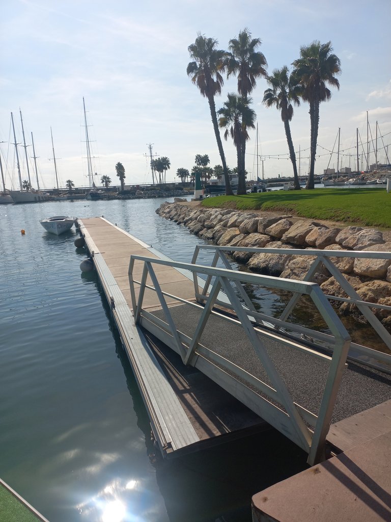 Passarel·la equipada amb passamans.