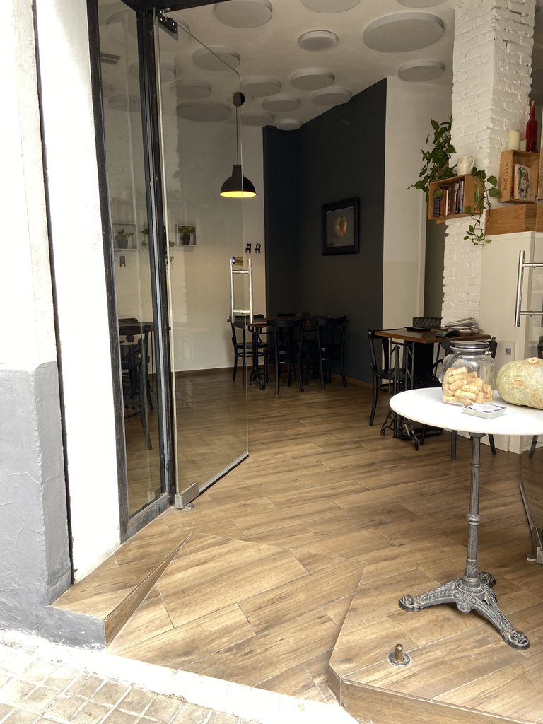 Rampa de acceso al establecimiento.