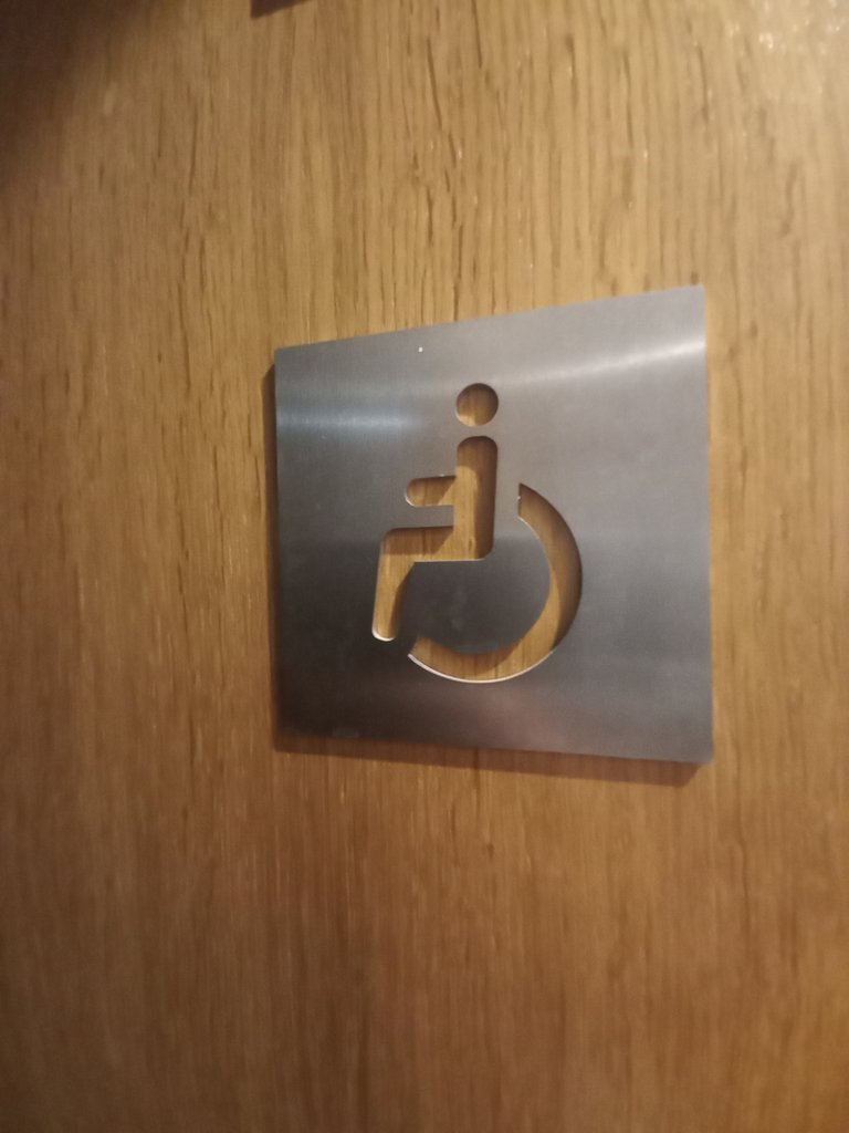 Disponibilidad de baño adaptado.