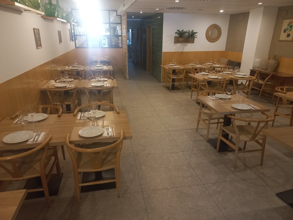 Iluminación homogénea sin zonas de sombra ni elementos que emiten reflejos ni destellos.