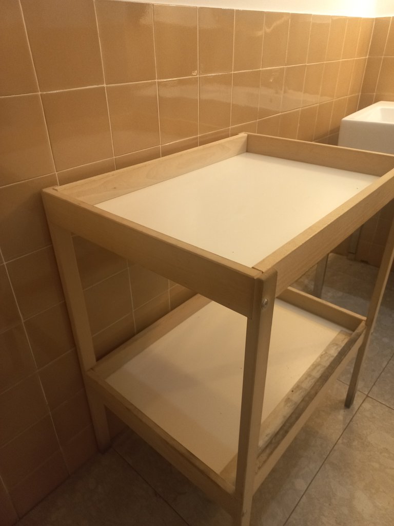 Disponibilidad de cambiador en baños.