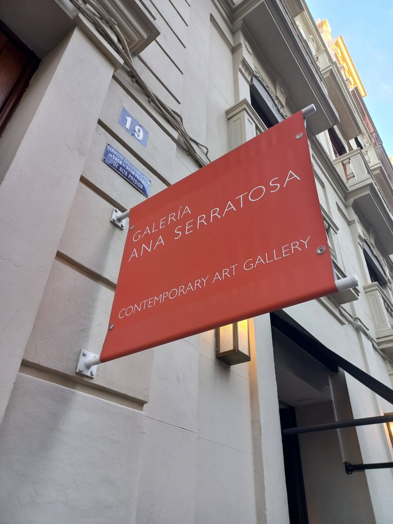 Establishment easily recognizable from the outside, with sign, number, and street name.