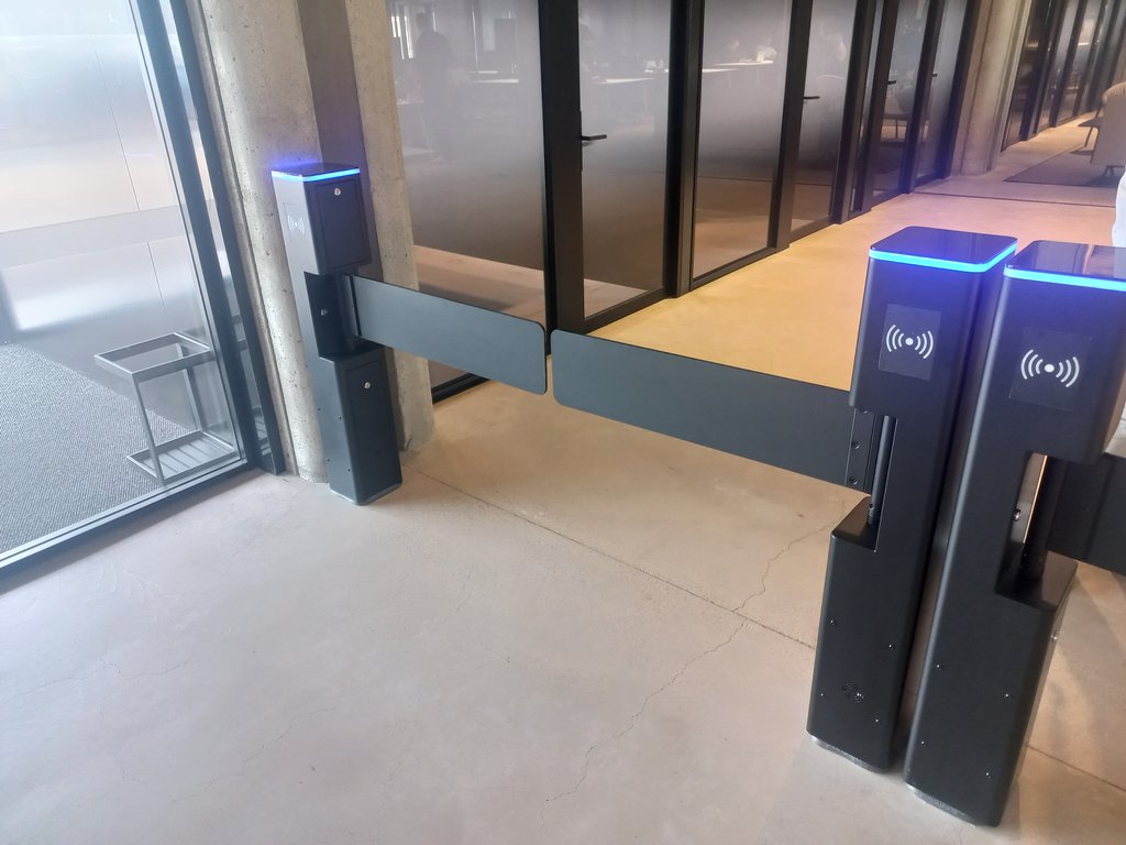 Torno con medidas accesibles.