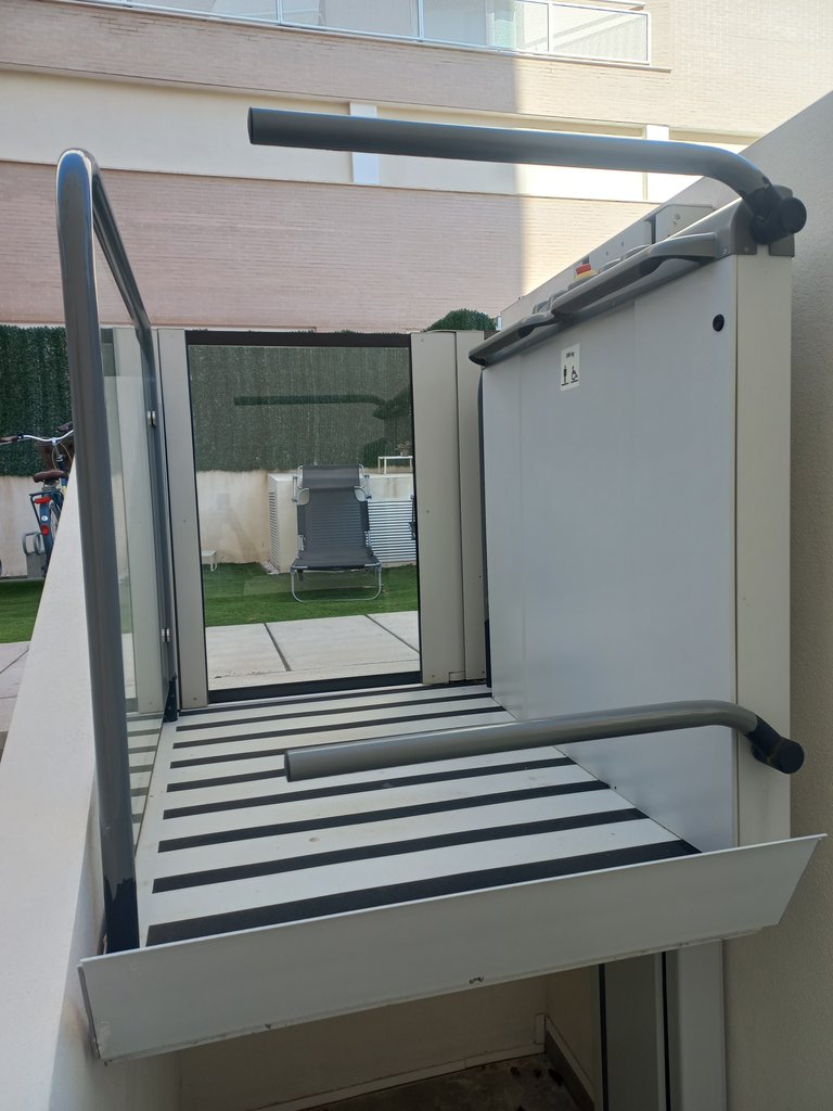 Solució tècnica per superar diferències de cota en recorregut interior.