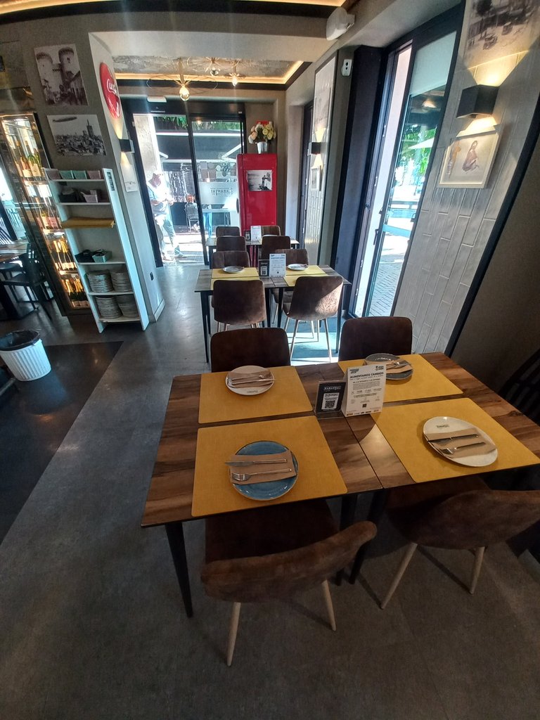 Iluminación homogénea y sin zonas de sombra ni reflejos.