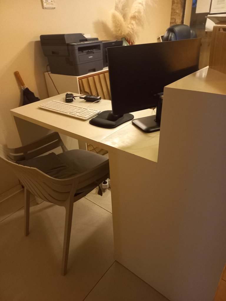 Mostrador a baixa alçada amb zona d'aproximació.