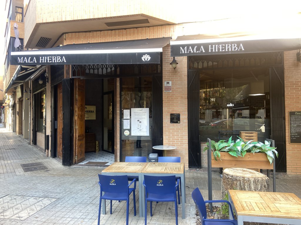 Acceso principal al establecimiento.