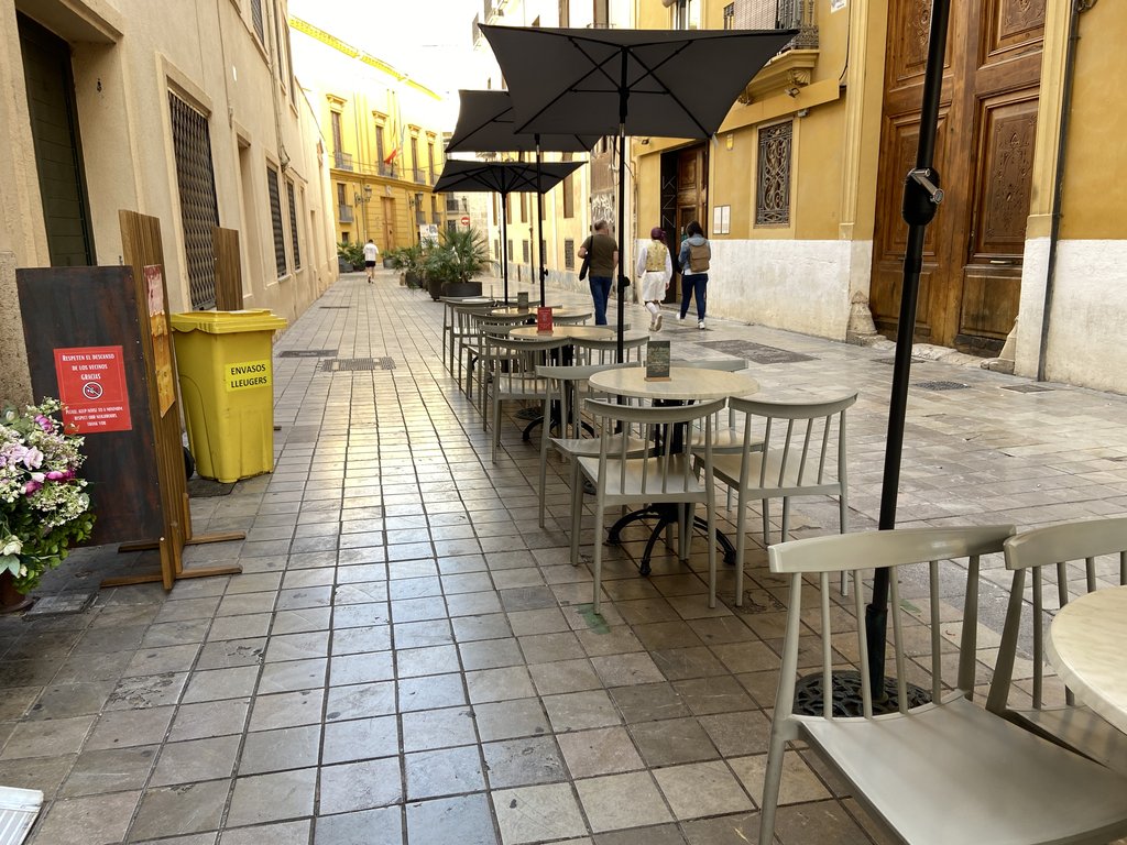 Accessibilitat exterior adequada.