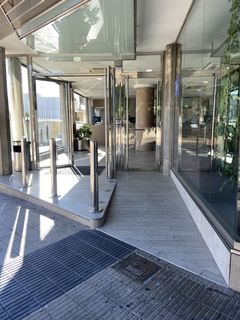 Main access to the establishment with swinging doors.