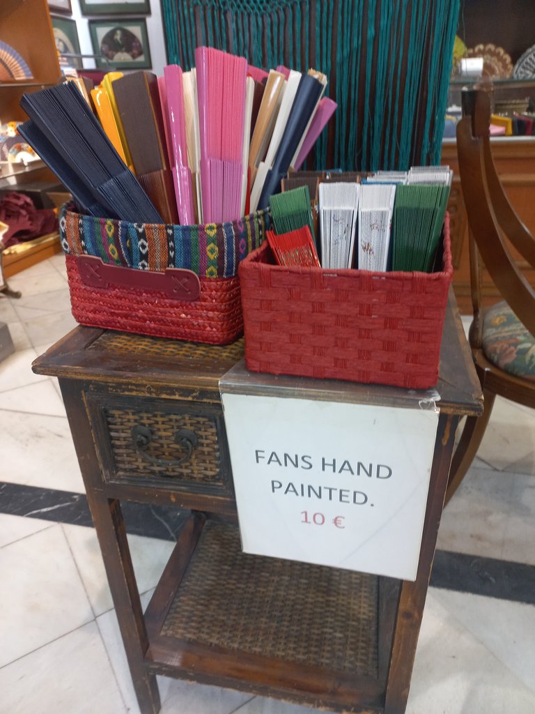 Rótulos de información en gran formato.