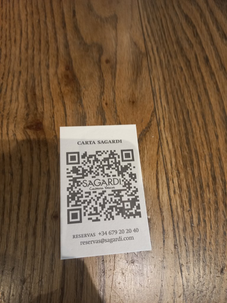 Sistema qr per accedir a la informació d'interès a través de dispositius mòbils.