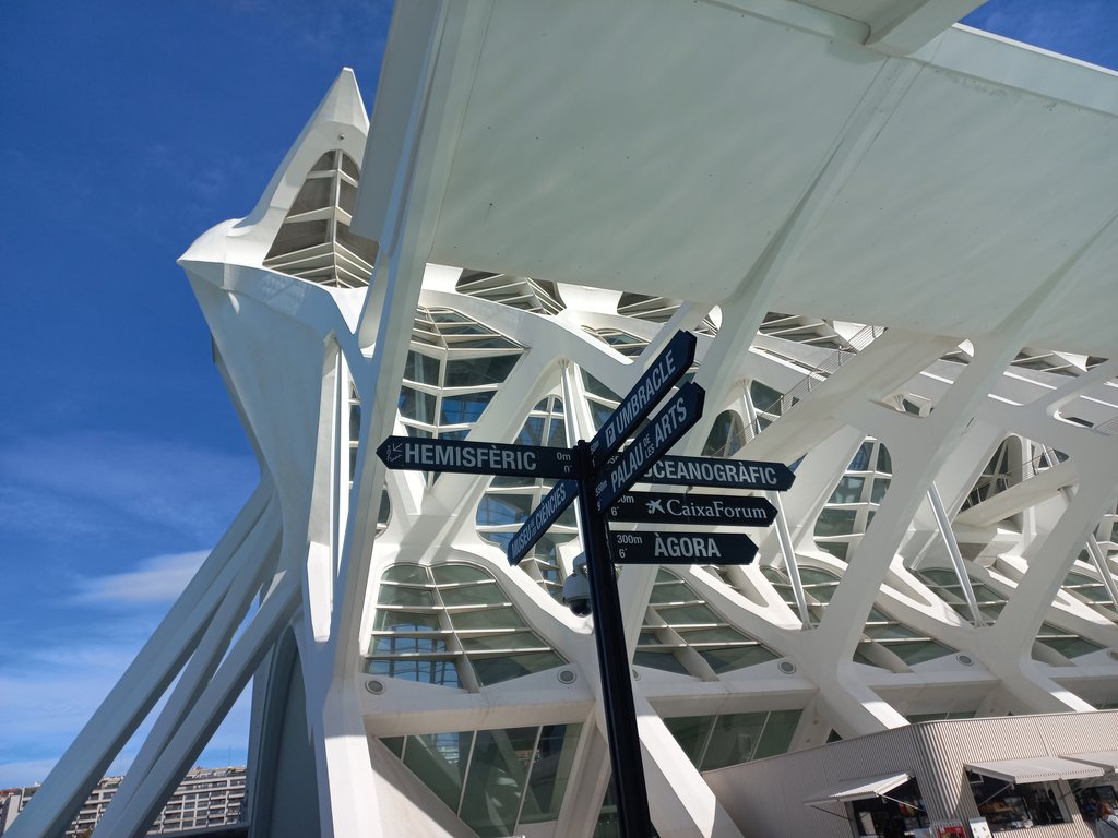 Señalética direccional.