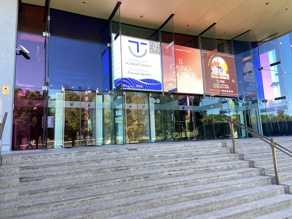 Acceso principal al establecimiento.