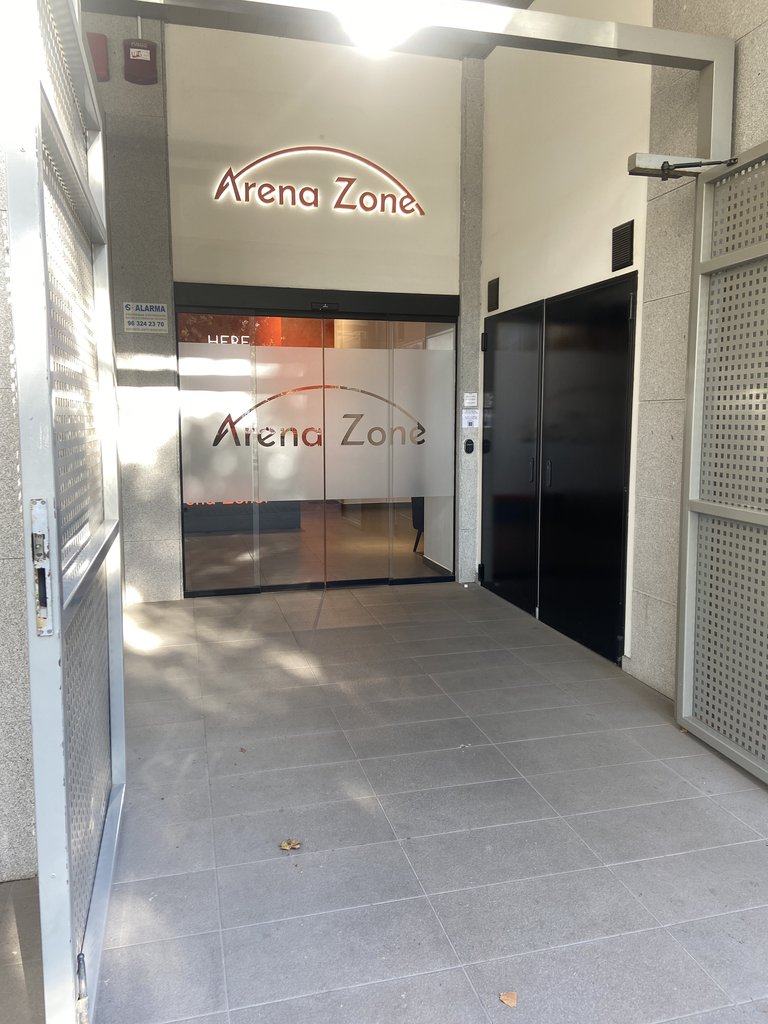 Puertas automáticas de acceso al establecimiento.