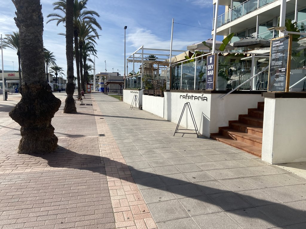 Accesibilidad exterior adecuada.