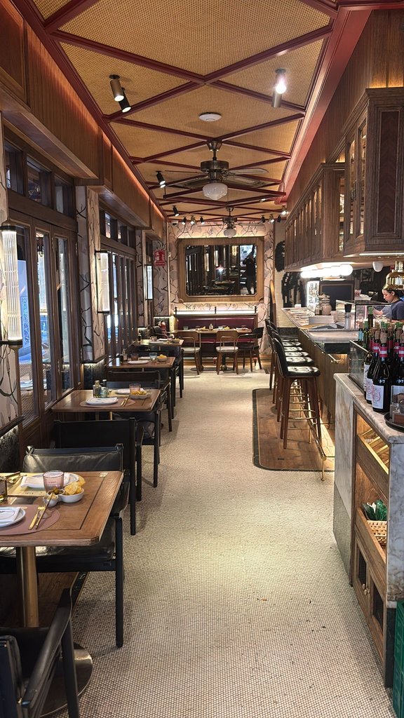 Accessible passage areas with correct lighting throughout the establishment.