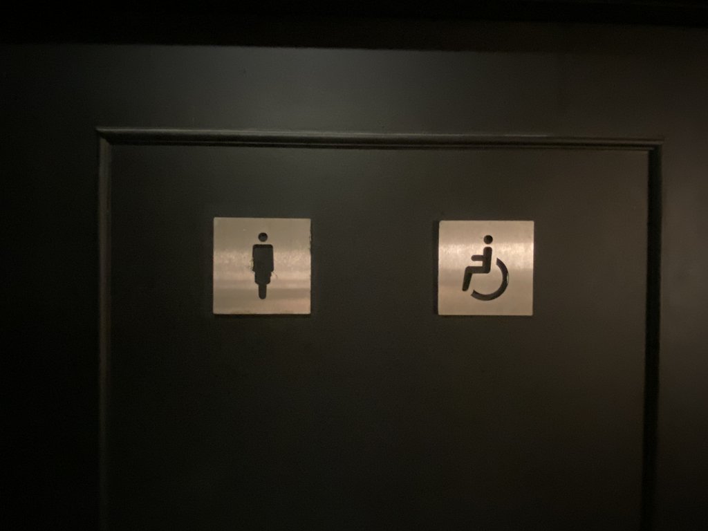 Señalización baños adaptados comunes.