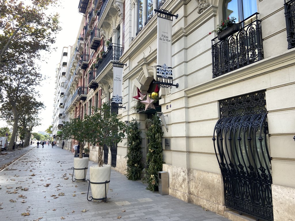 Accessibilitat exterior adequada.