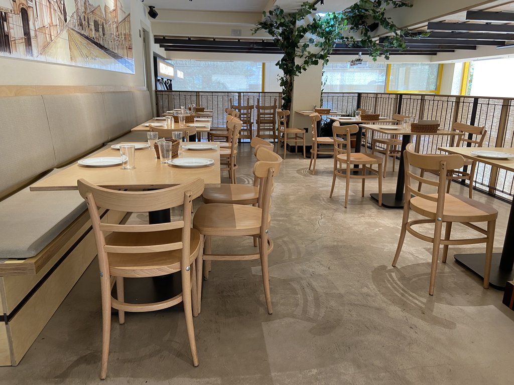 Upper dining room with ample space to move and tables at the right height.