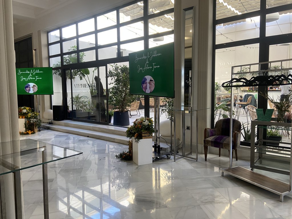 Passage areas between rooms accessible with wide and properly lit spaces.