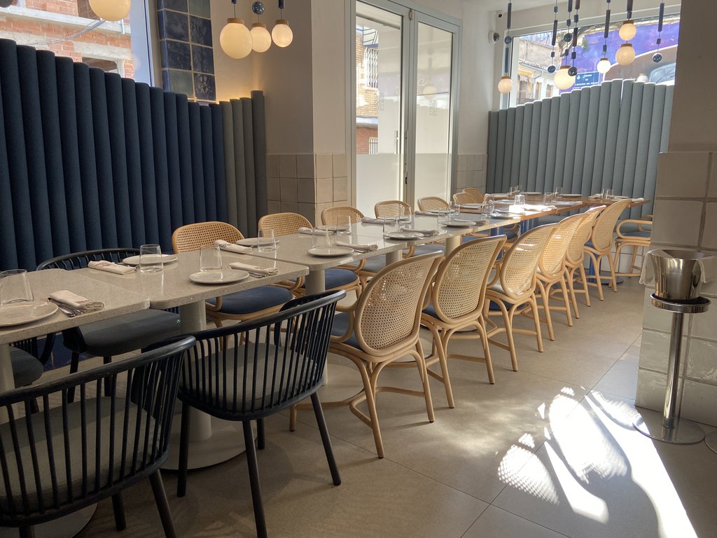 Accessible tables with appropriate height and passage area between them.