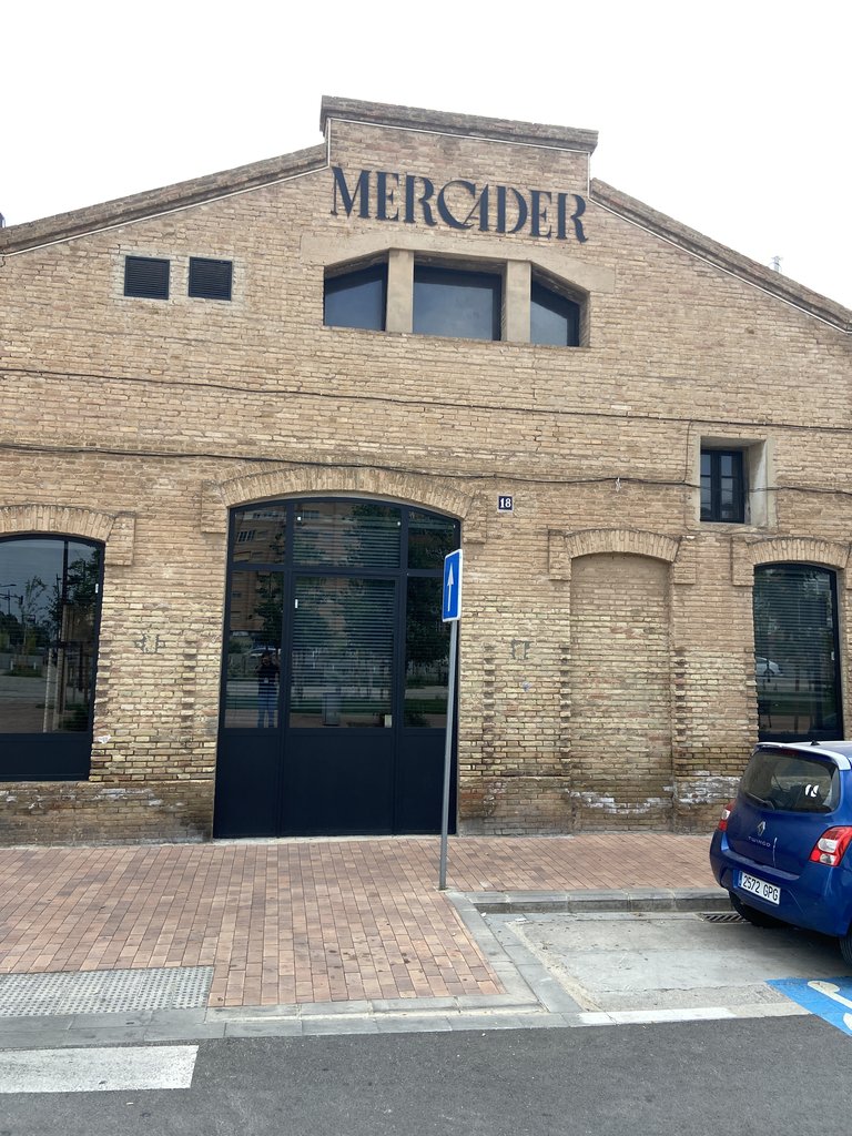 Fachada principal del establecimiento.