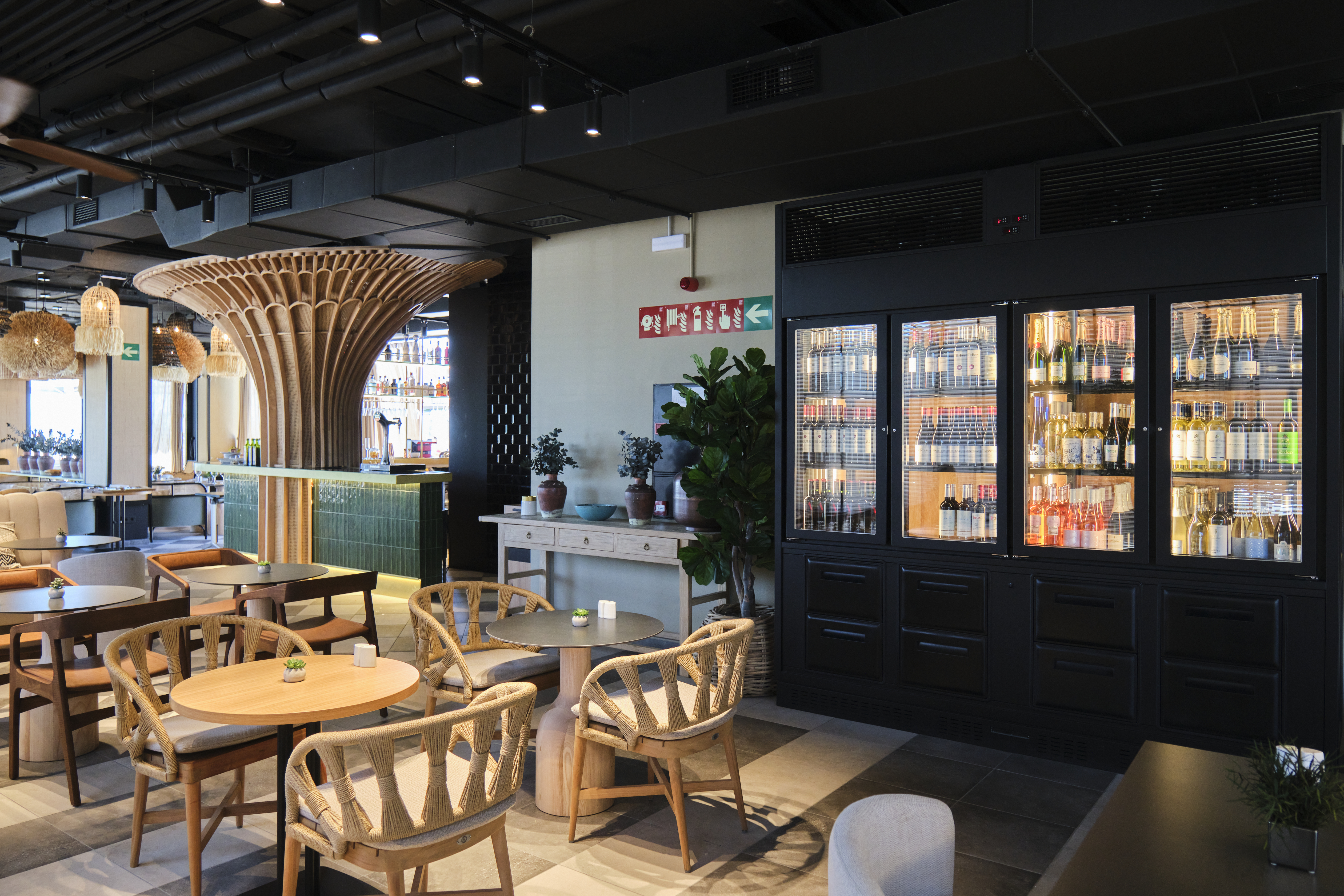 Luz de LÚA BAR & Restaurant