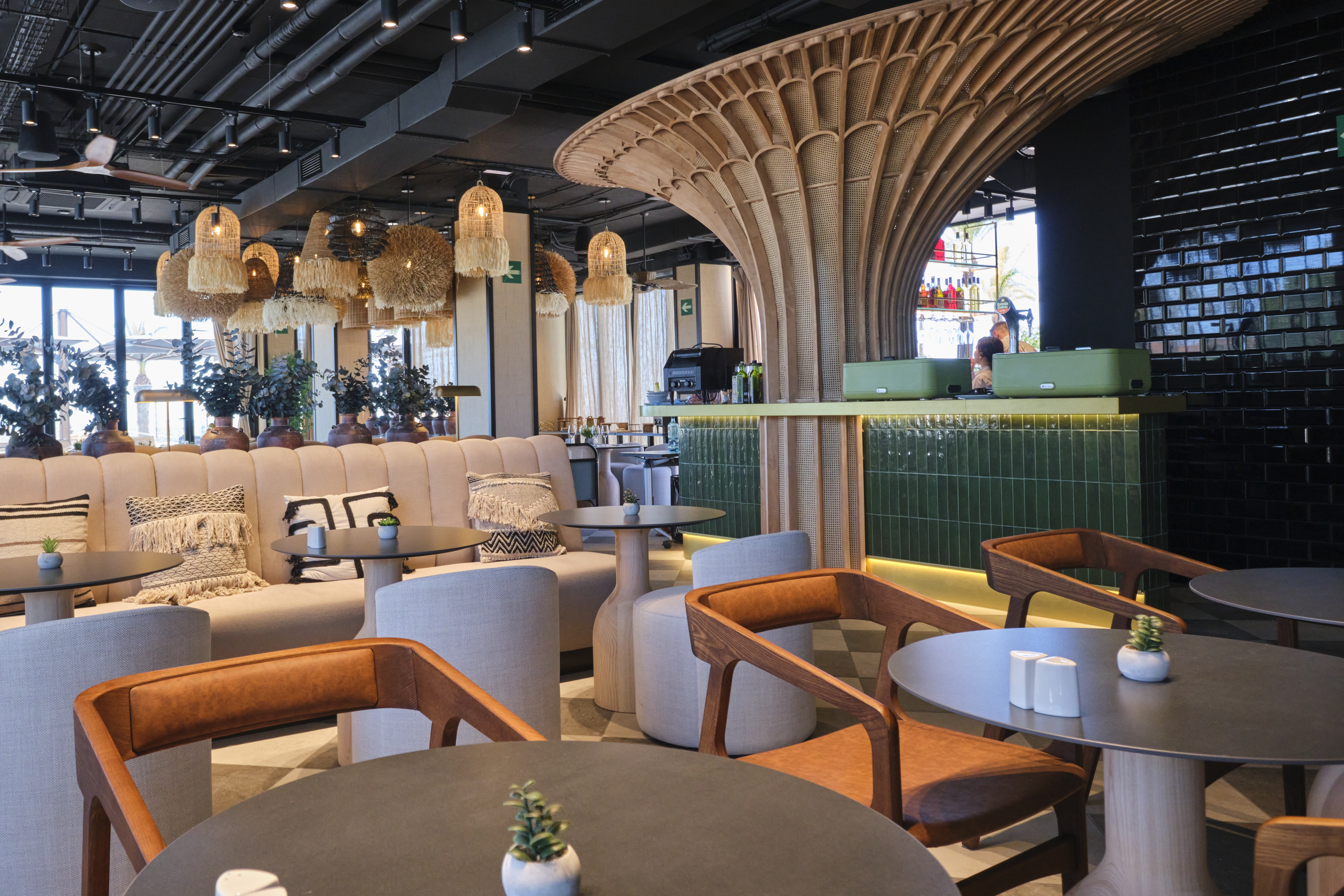 Luz de LÚA BAR & Restaurant