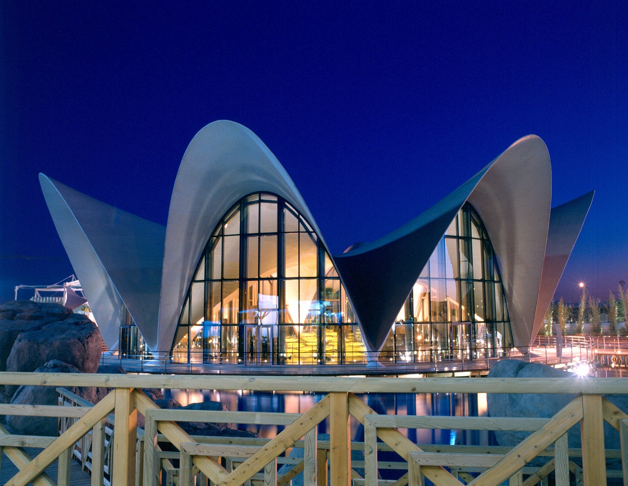 vista exterior edificio central del oceanografic