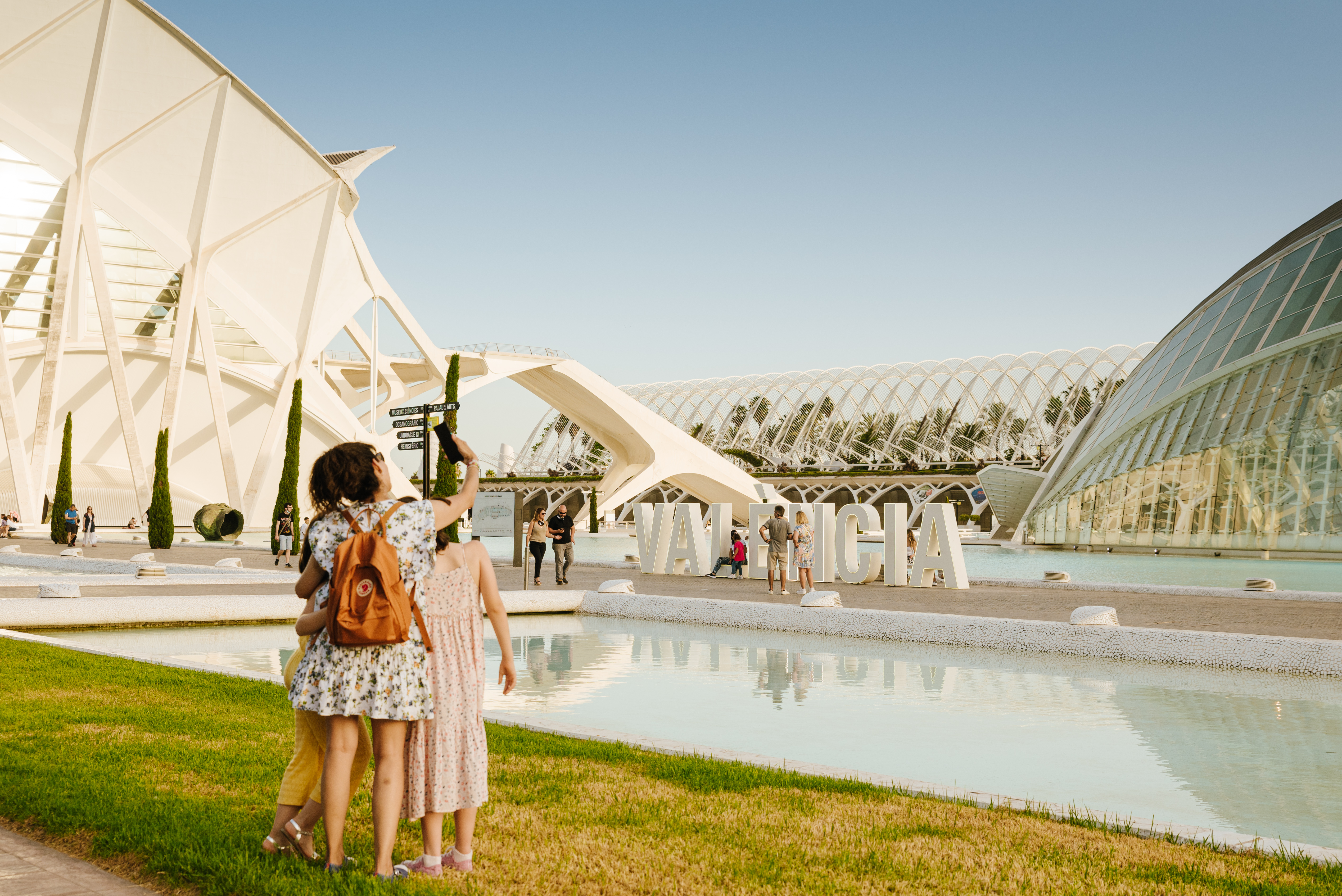 Turistas Ciudad Artes Ciencias Valencia