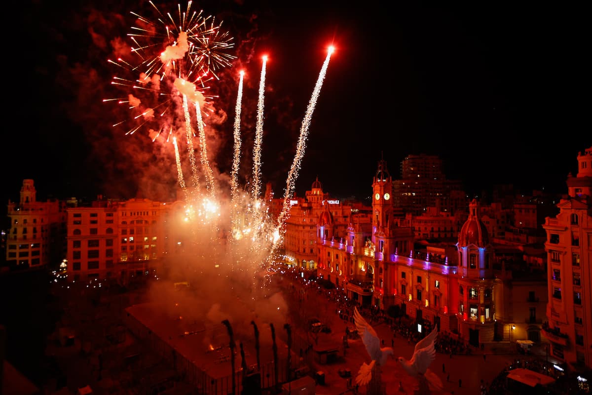 Vive las Fallas desde el Casal Atenea en València