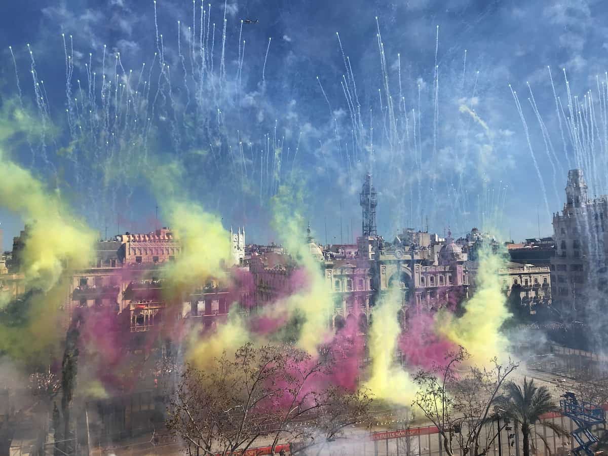 Espectáculo pirotécnico por los Premios Jaume I en València