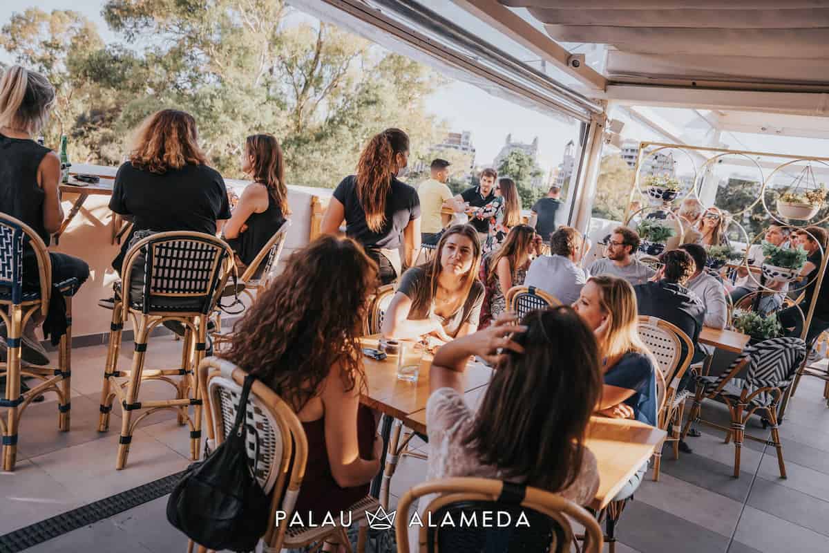 Tardeo en el Palau Alameda 