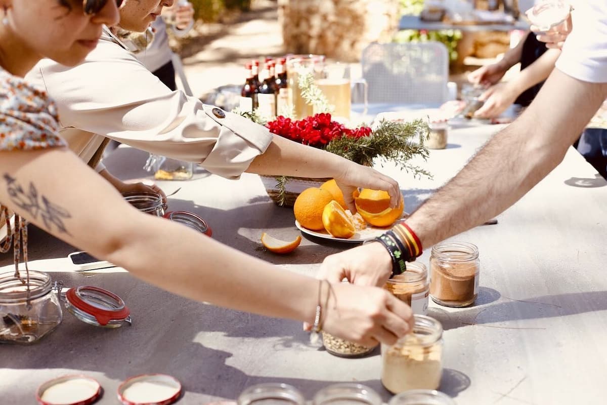 Taller de vermouth y visita guiada a Huerto Ribera en València