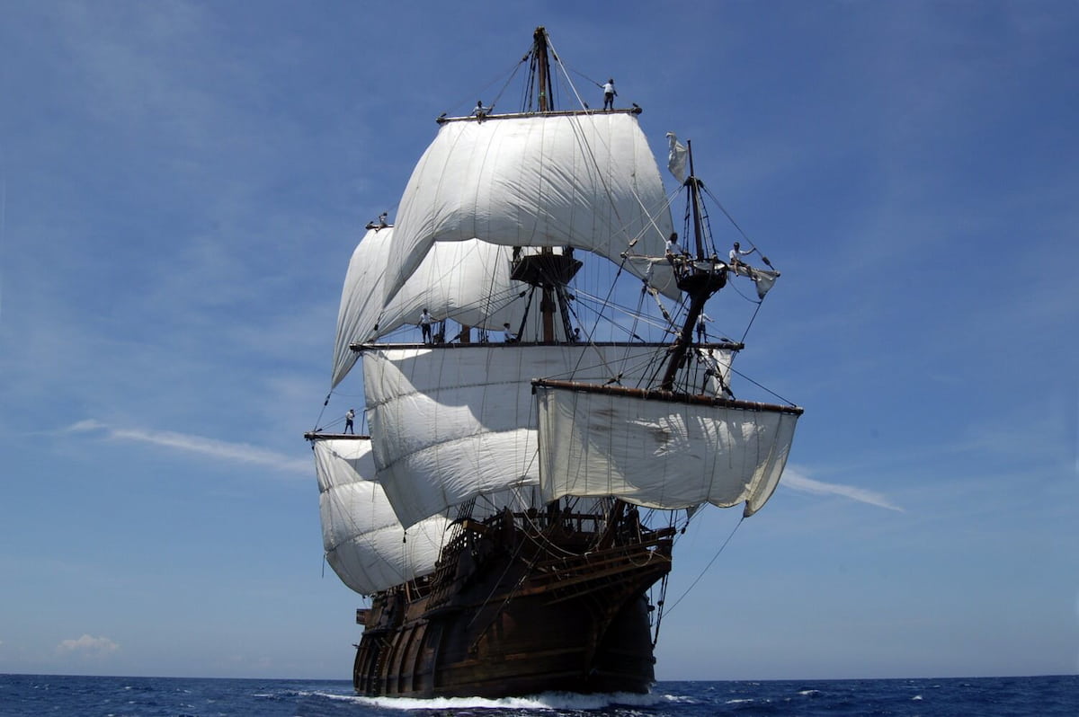 El Galeón Andalucía hace escala en València