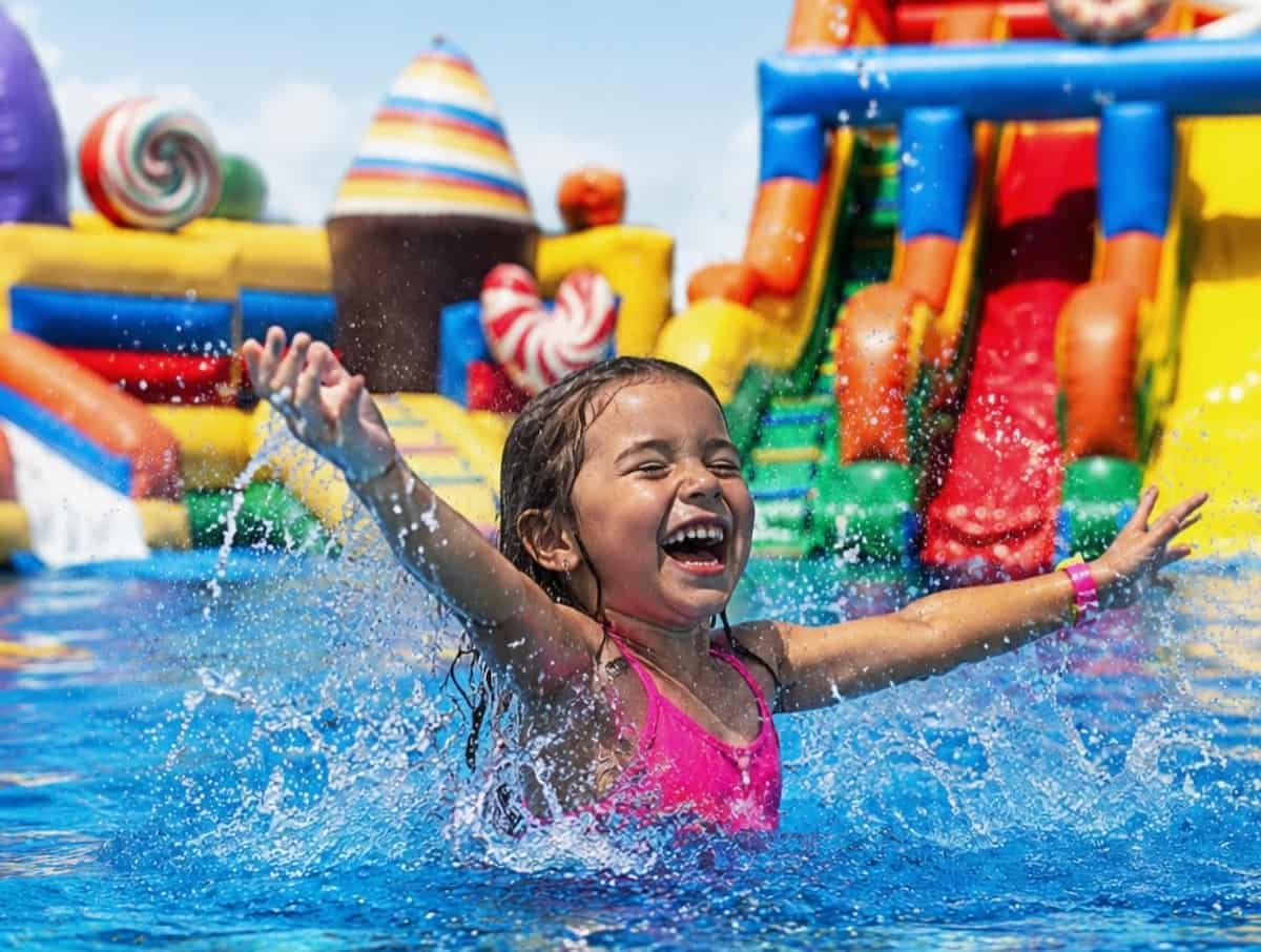 Vive un verano refrescante en el parque acuático WOW de València