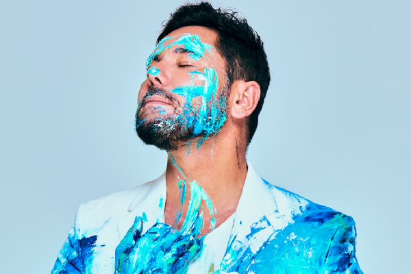 Miguel Poveda en imagen promocional del disco Diverso