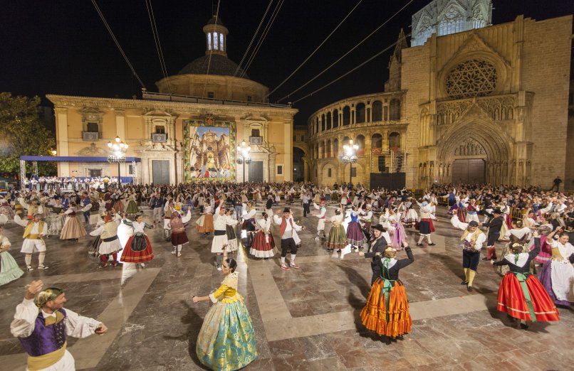 plaza de la virgen bailes populares y jotas