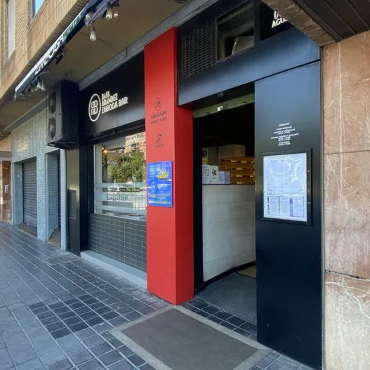 Accessibilitat exterior adequada.