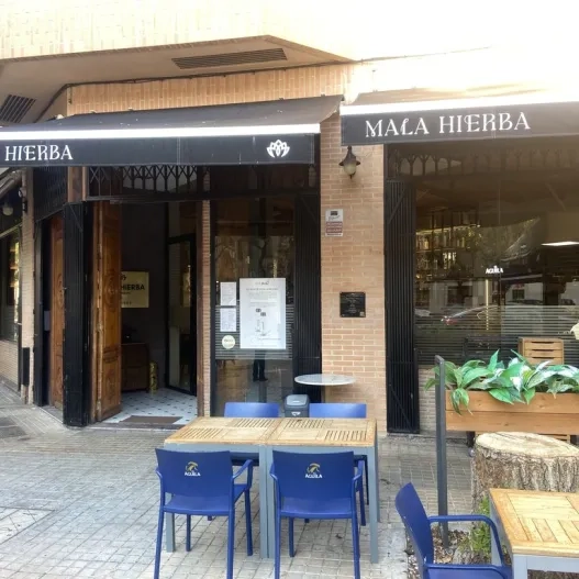 Main access to the establishment.