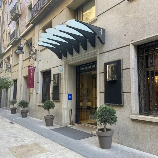 Accesibilidad exterior adecuada.