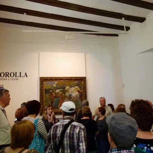 grupo durante la visita guiada de descubre valencia